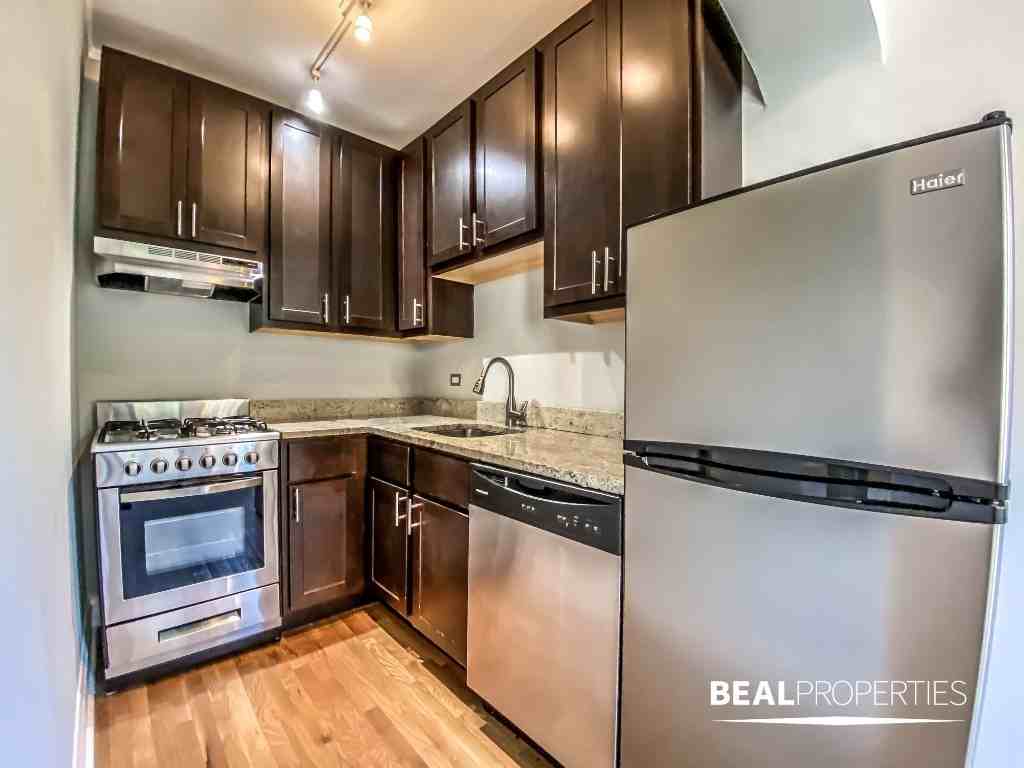 4737 North Hermitage Avenue - Photo 7 of 10