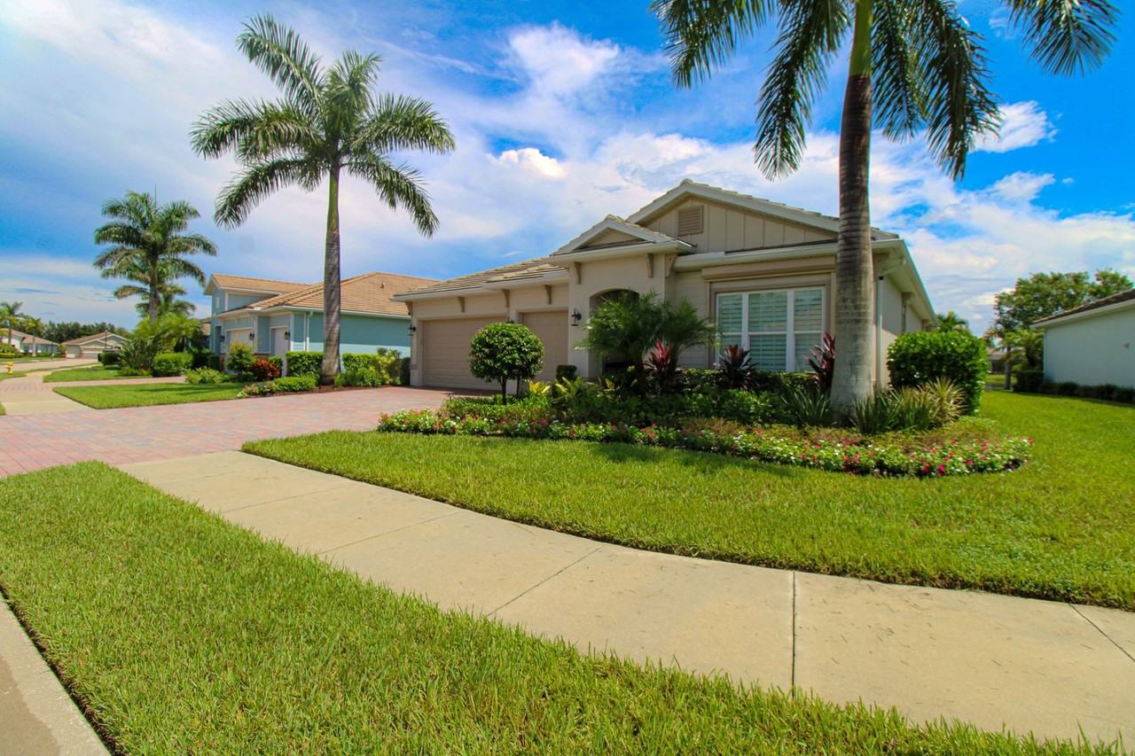 14849 Windward Ln - Photo 4 of 46