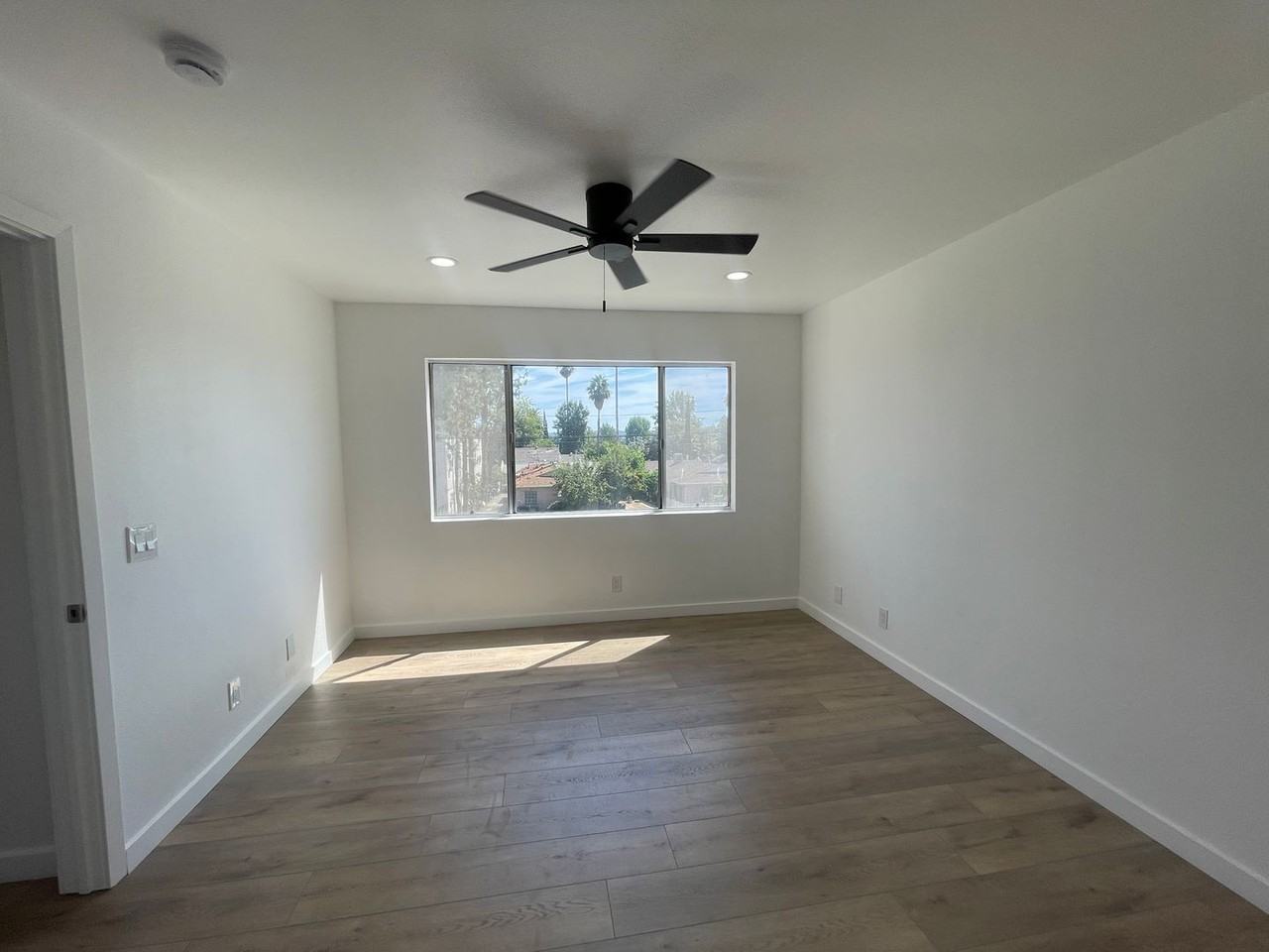 13925 Sherman Way #17 - Photo 2 of 7