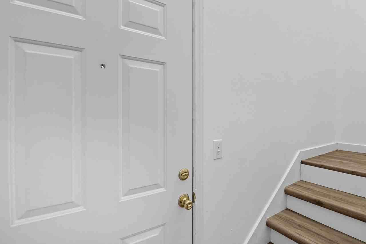 14 Old South Court #G - Photo 5 of 37