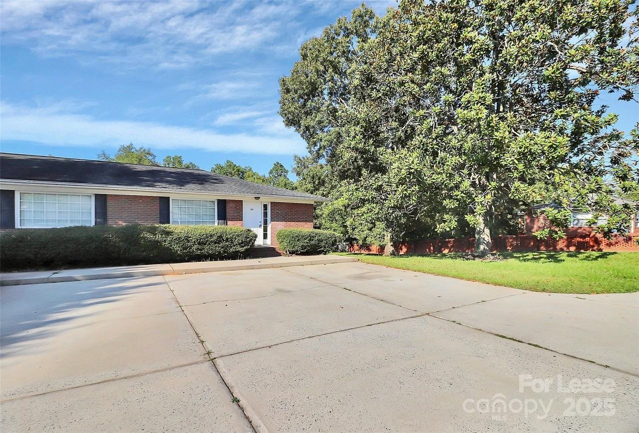 1005 Rainbow Drive - Photo 3 of 31