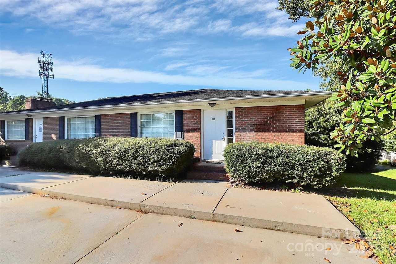 1005 Rainbow Drive - Photo 5 of 31