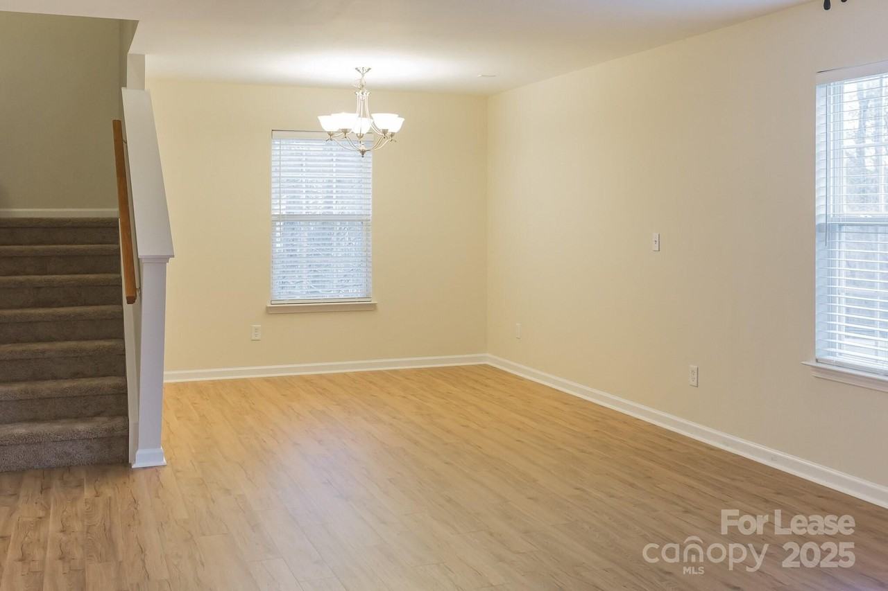 1941 Pheasant Glen Rd - Photo 5 of 28