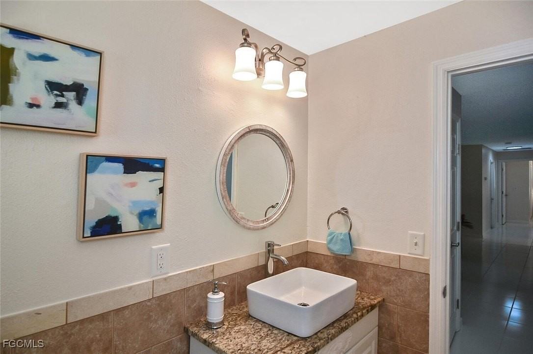 138 Se 30th St - Photo 5 of 22