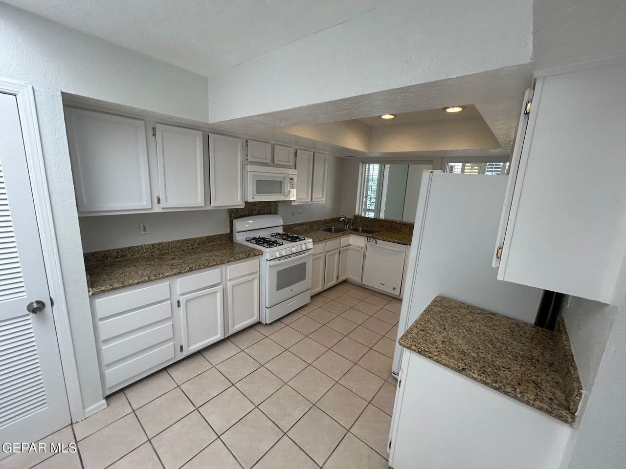 5801 Mira Serena Dr - Photo 3 of 39