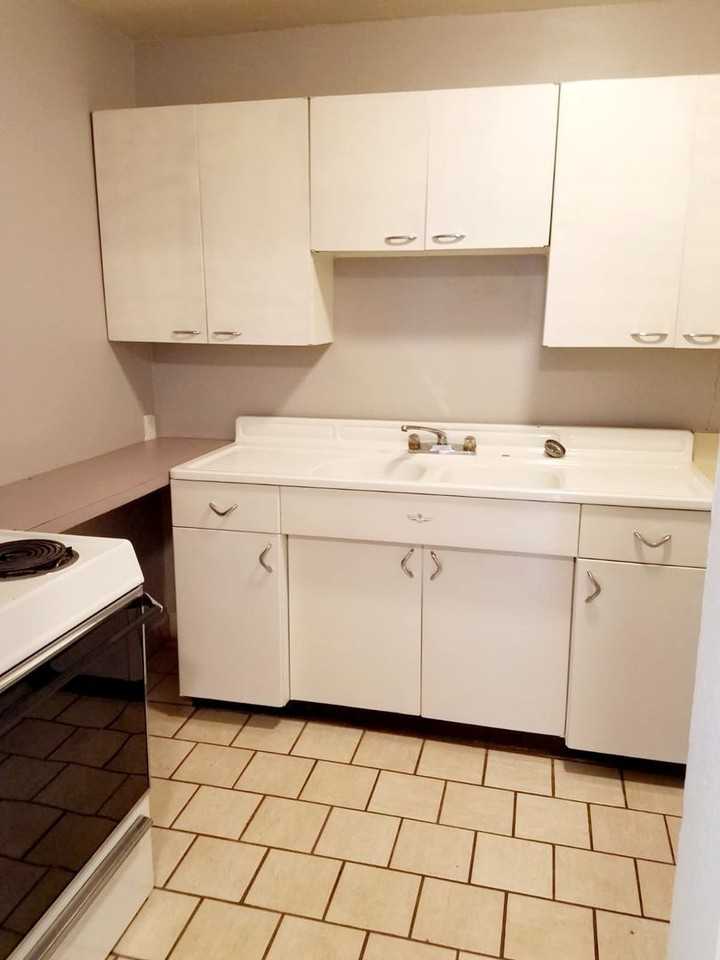 119 Plum Primary Bedroom – Old Town Apartment Near CSU – $850 - Photo 7 of 35