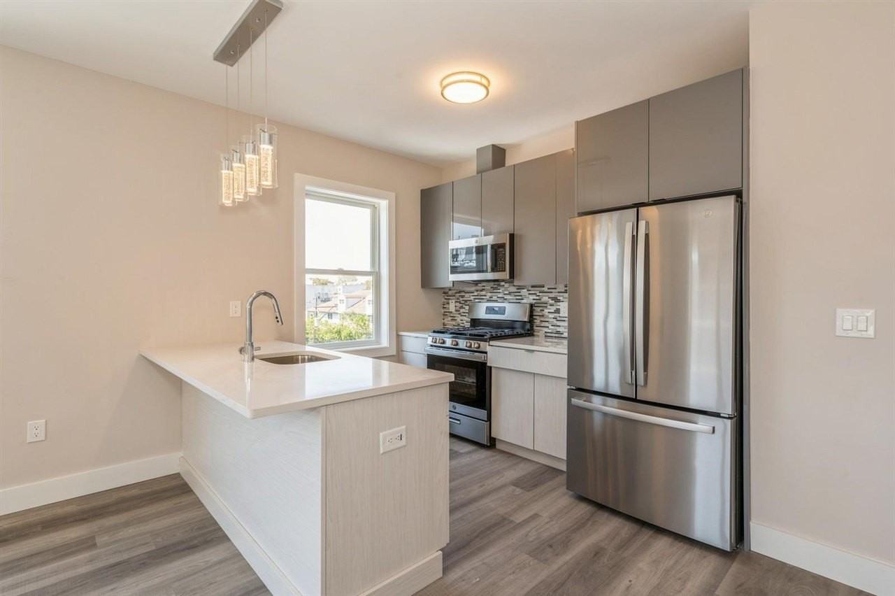 6108 Hudson Ave - Photo 5 of 11