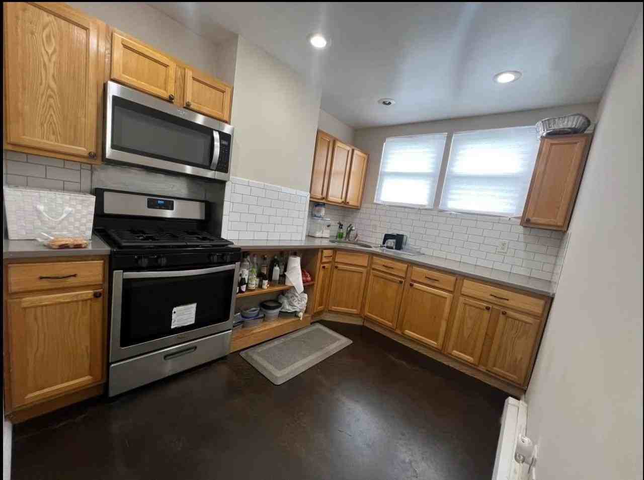 1413 43rd St - Photo 2 of 10