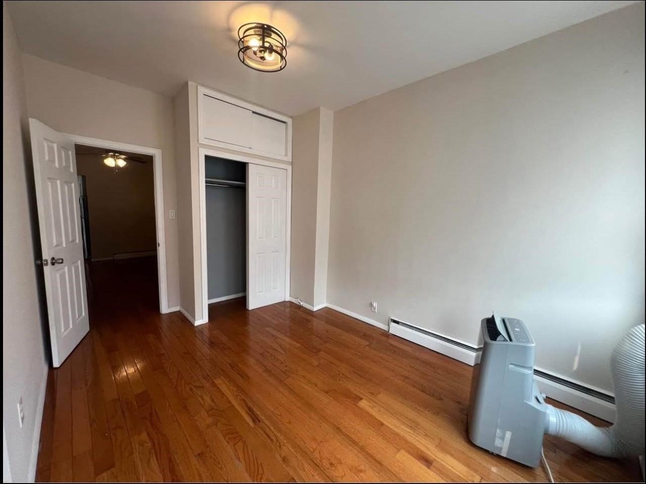 1413 43rd St - Photo 3 of 10