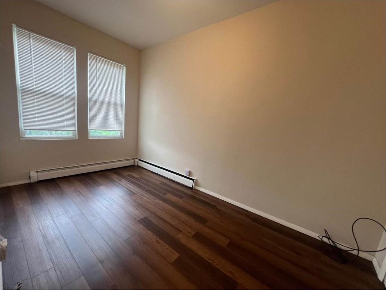 1413 43rd St - Photo 5 of 10