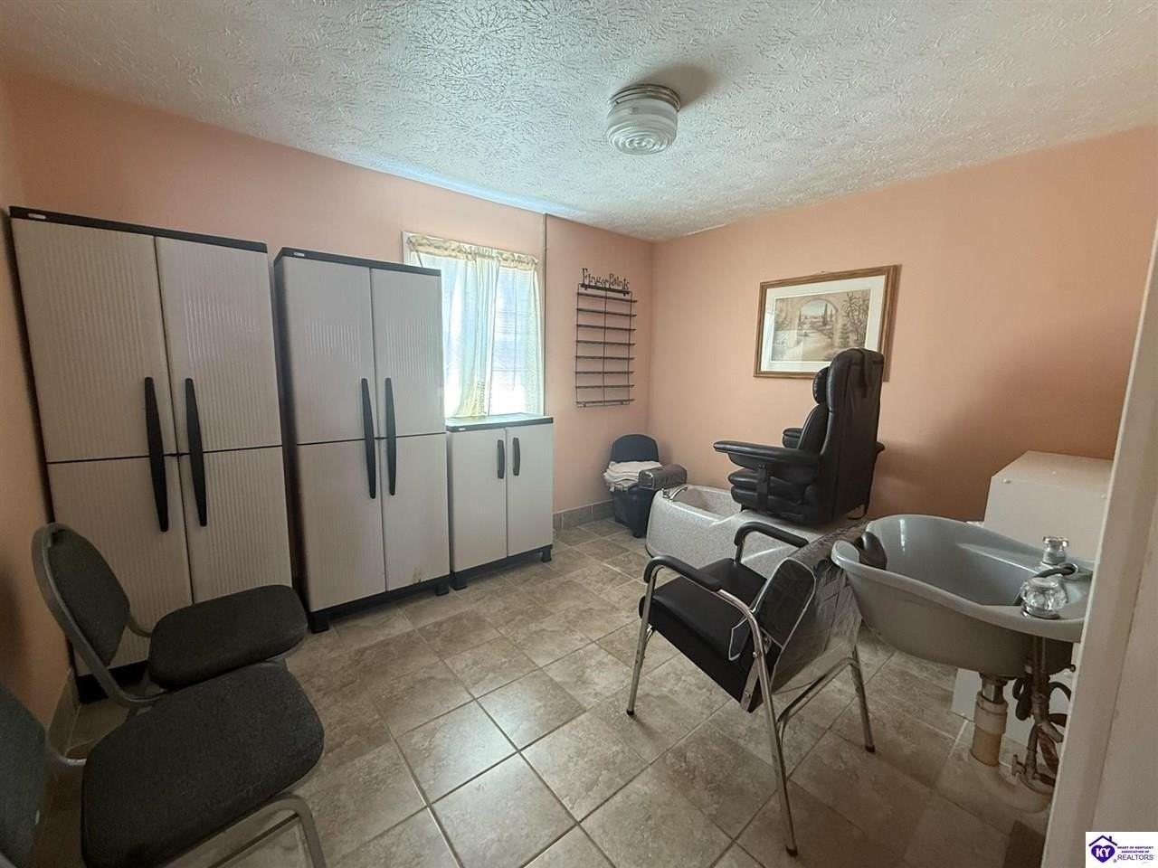 529 N Wilson Rd - Photo 6 of 23