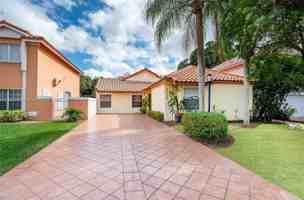 featured image of 4725 Nw 103rd Ct