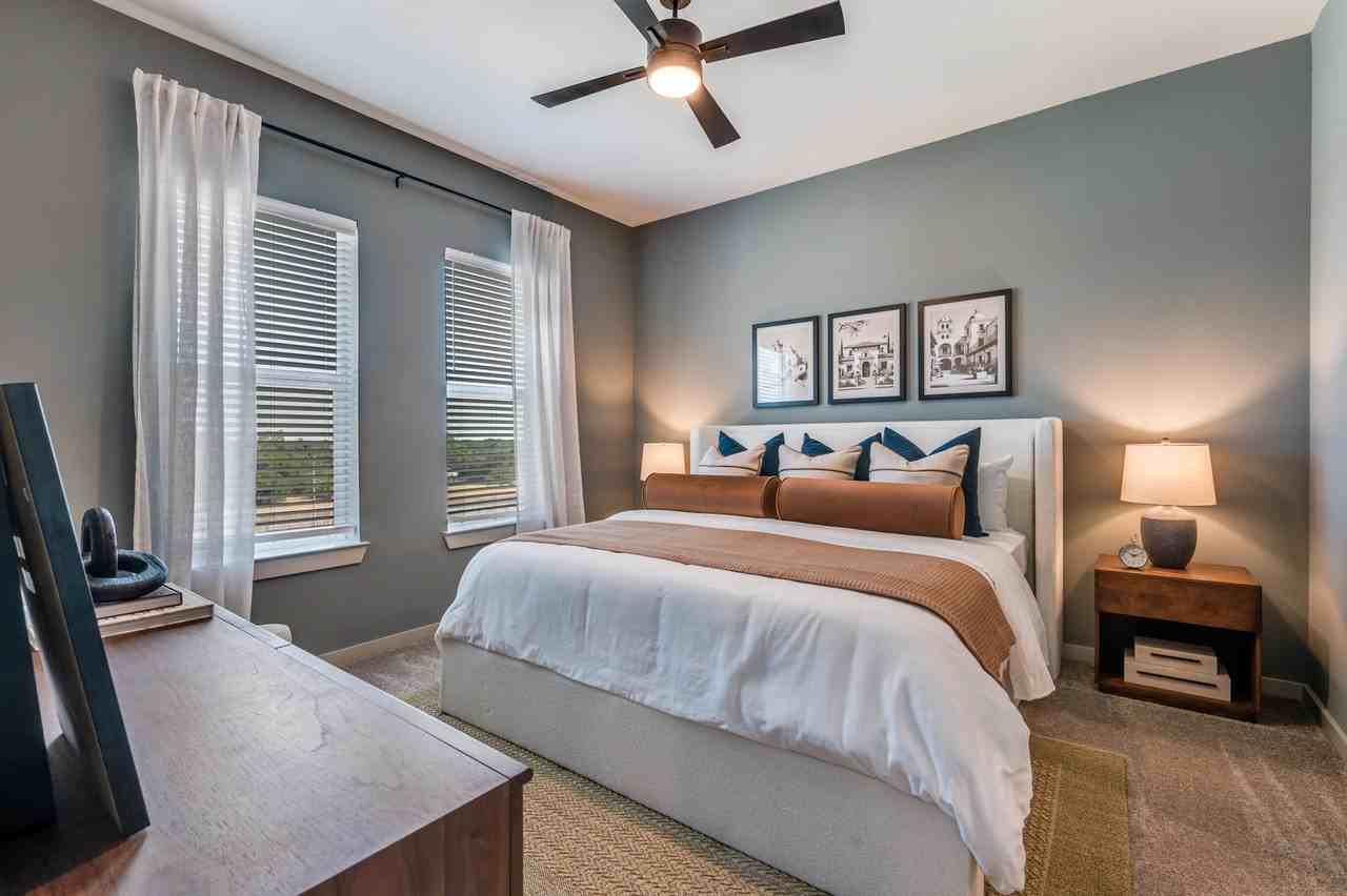 Calmont Avenue - Photo 5 of 7