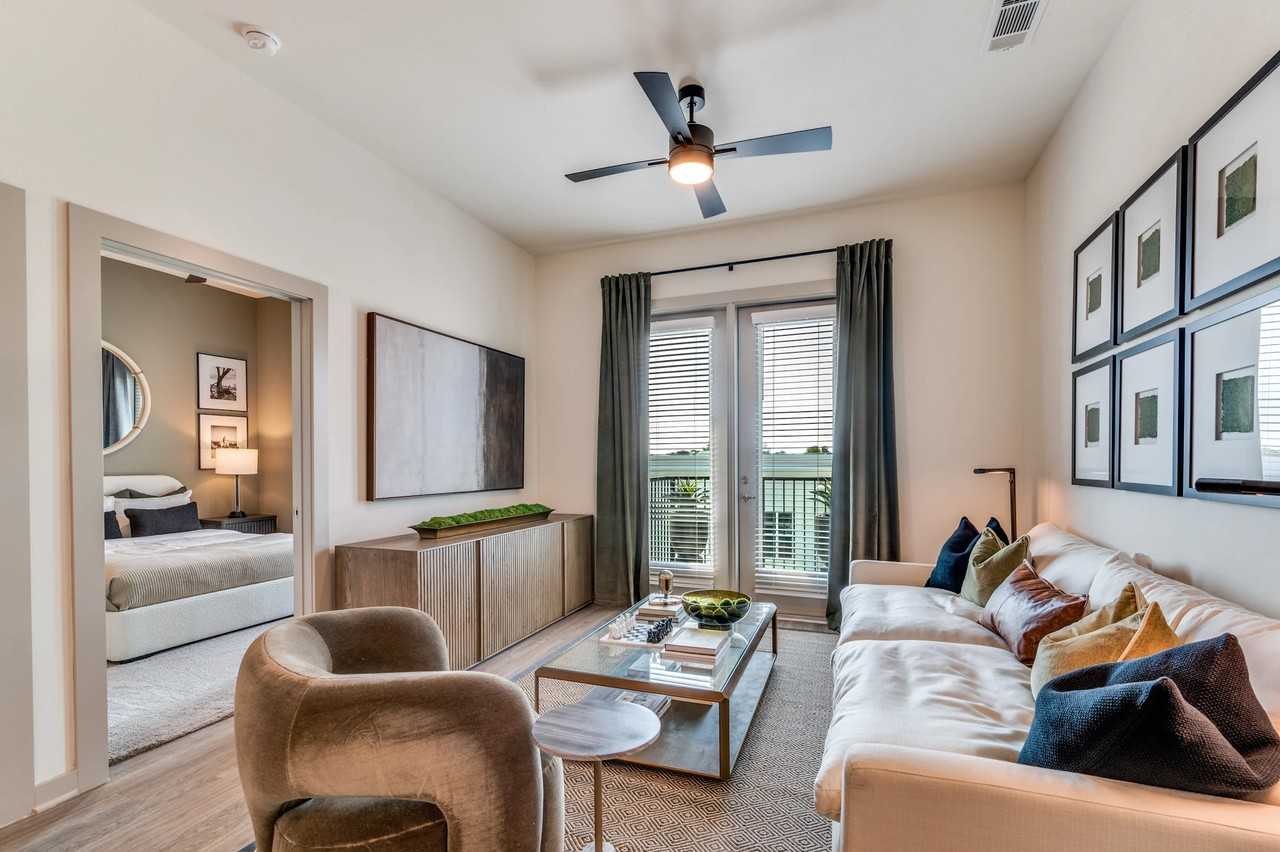 Calmont Avenue - Photo 4 of 7