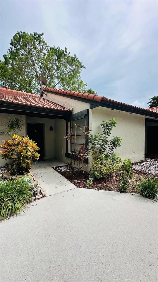 15210 Southwest 48th Terrace #G83 - Photo 3 of 31