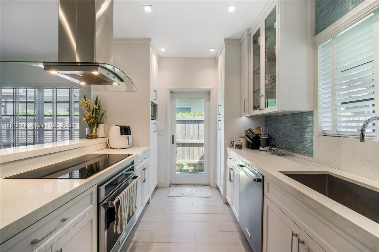 4183 Pamona Ave - Photo 3 of 21