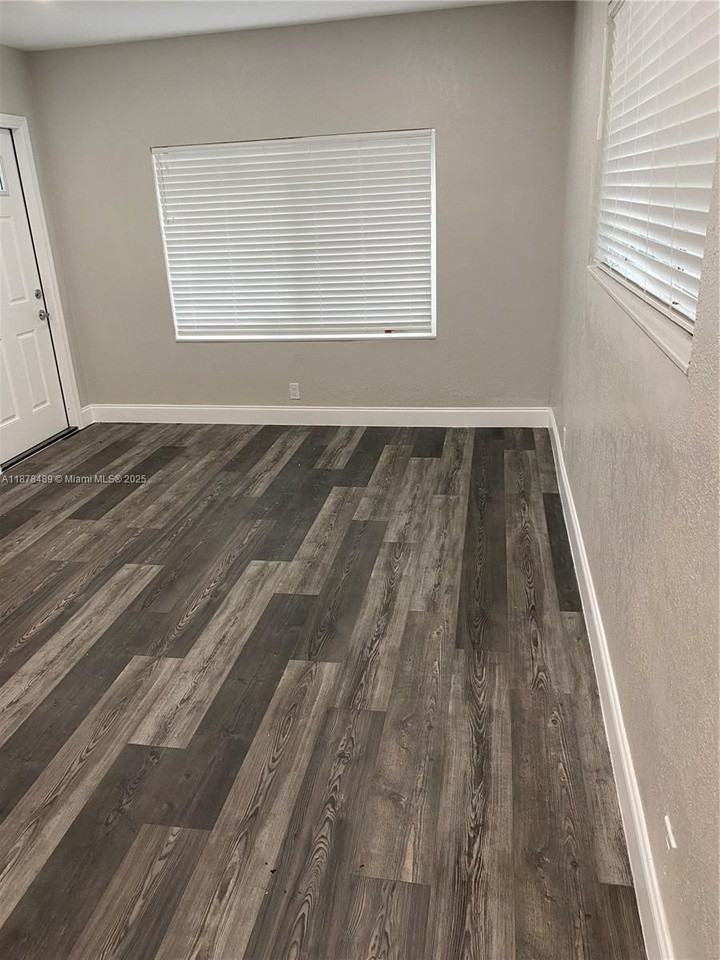 280 Southeast 6th Avenue #1