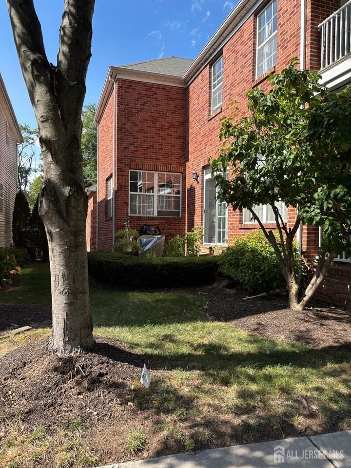 33 Central Square Park - Photo 3 of 15