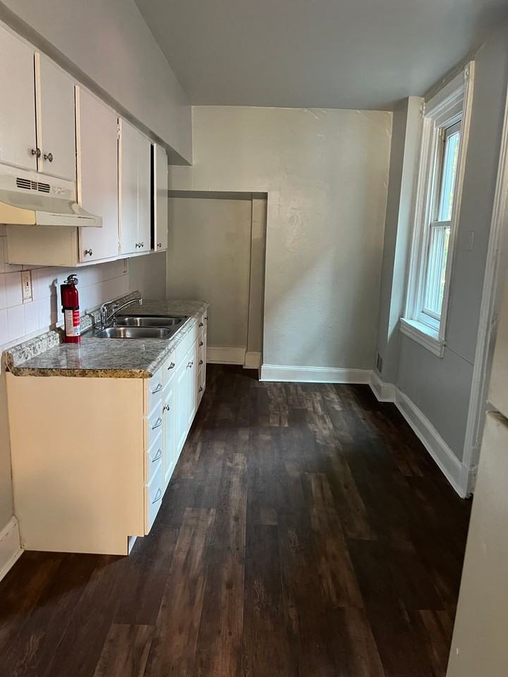 549 Howard Ave - Photo 2 of 12