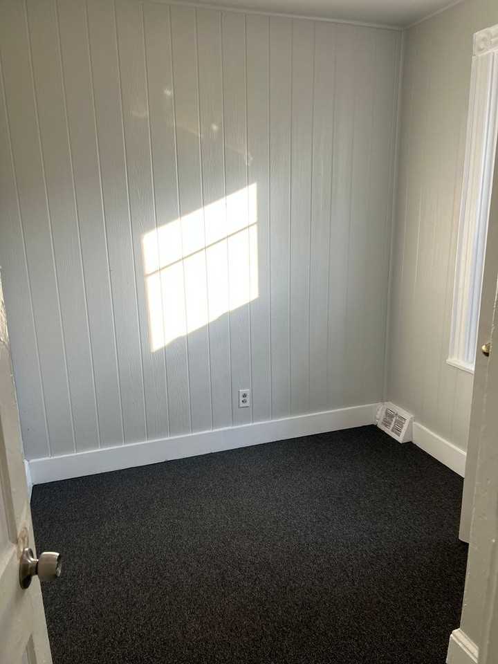 549 Howard Ave - Photo 4 of 12