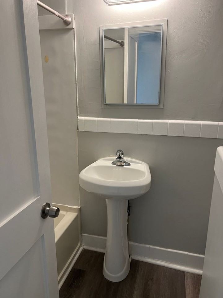 549 Howard Ave - Photo 5 of 12