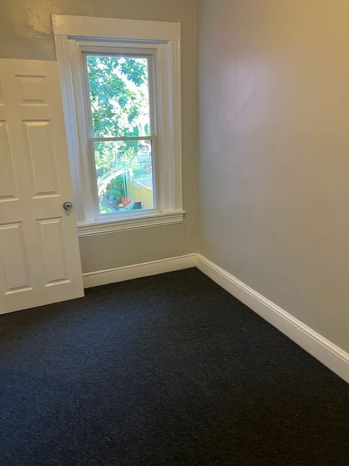 549 Howard Ave - Photo 7 of 12