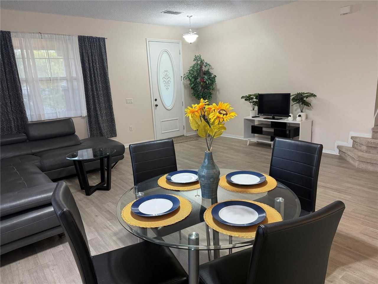 4056 Meadowlark Drive - Photo 3 of 18