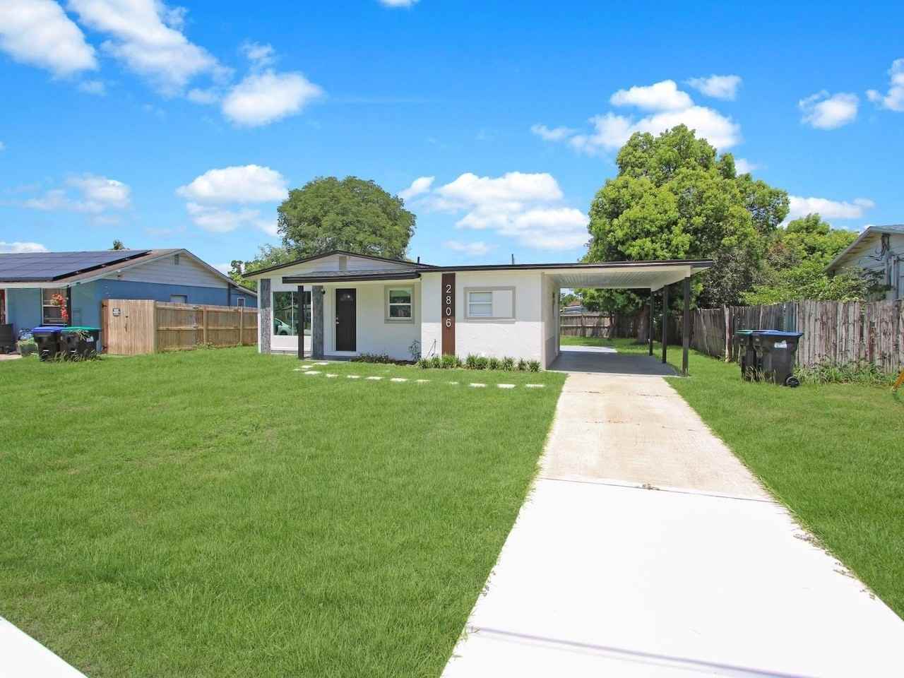 2806 Bonneville Dr - Photo 4 of 46