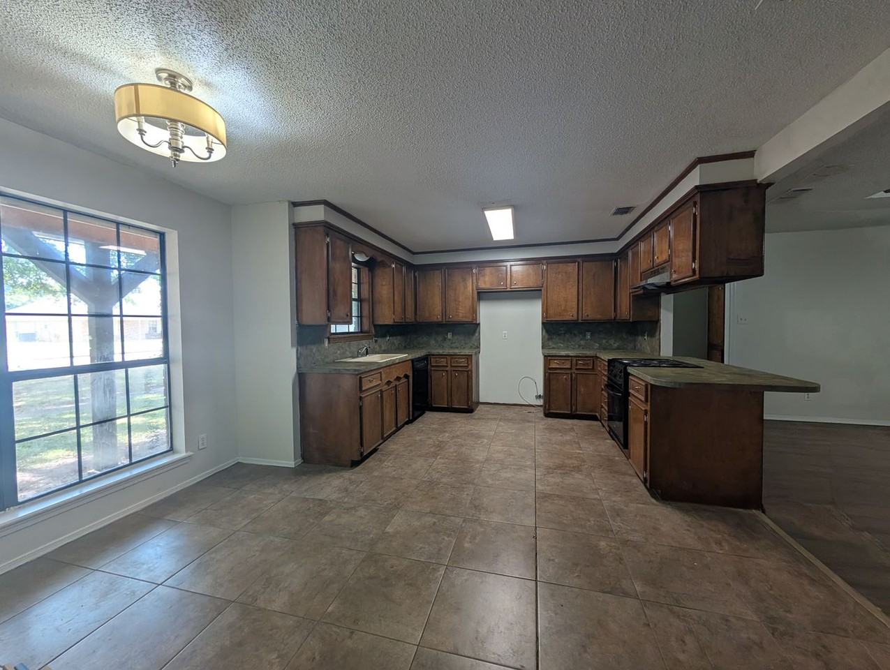 3008 Brittney Ln - Photo 5 of 13