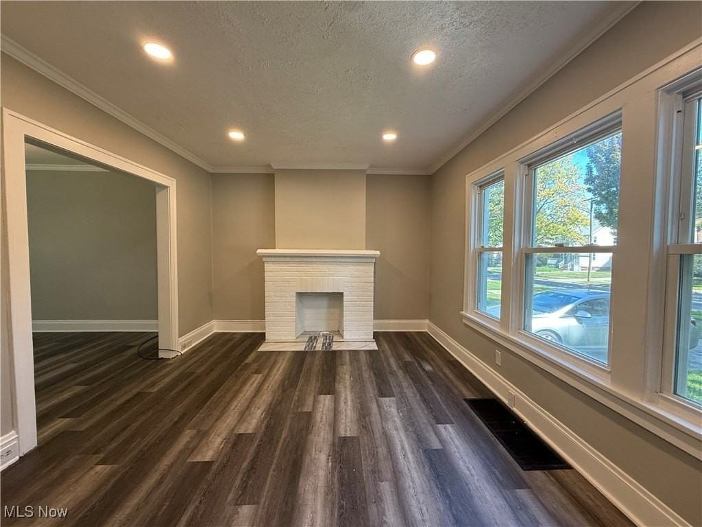 1176 Winston Rd - Photo 2 of 19