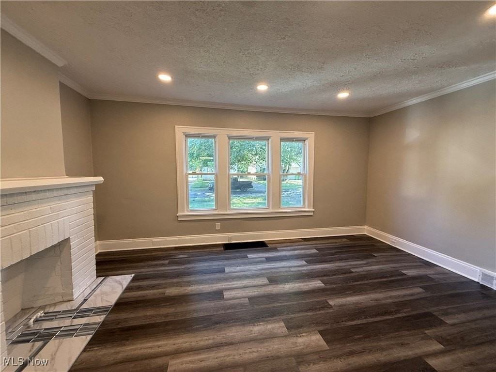 1176 Winston Rd - Photo 3 of 19