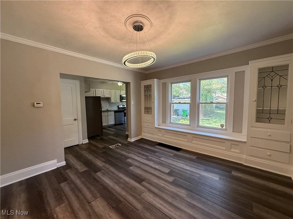 1176 Winston Rd - Photo 6 of 19