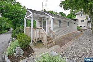 featured image of 211 Godwin Ave