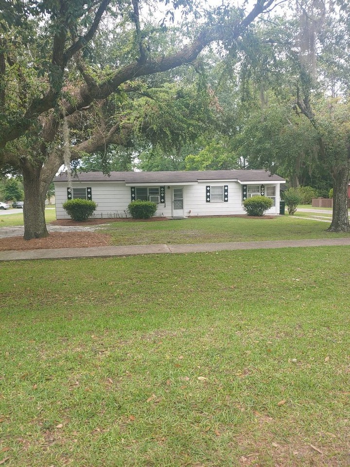825 Olmstead Dr - Photo 2 of 9