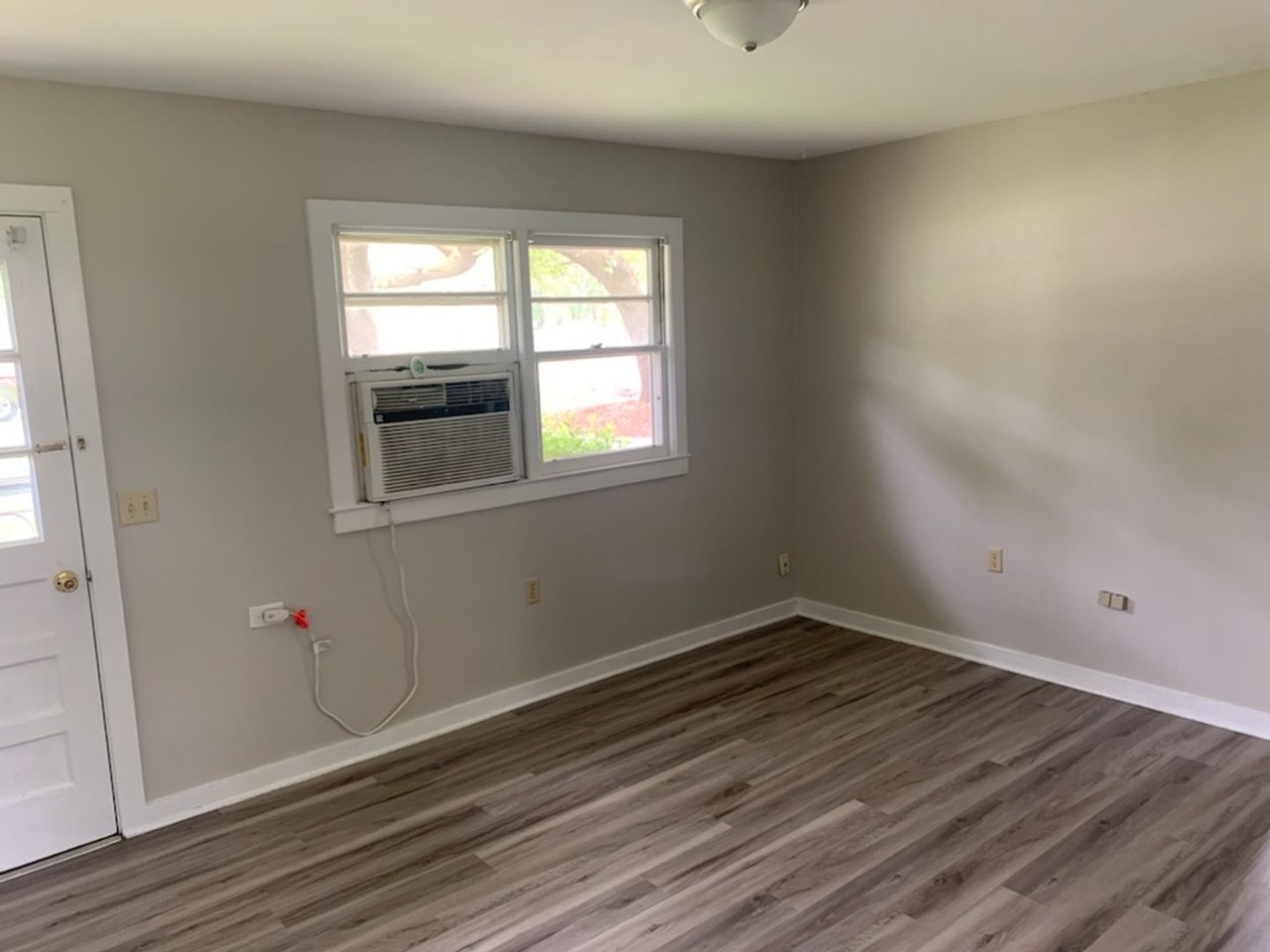 825 Olmstead Dr - Photo 4 of 9