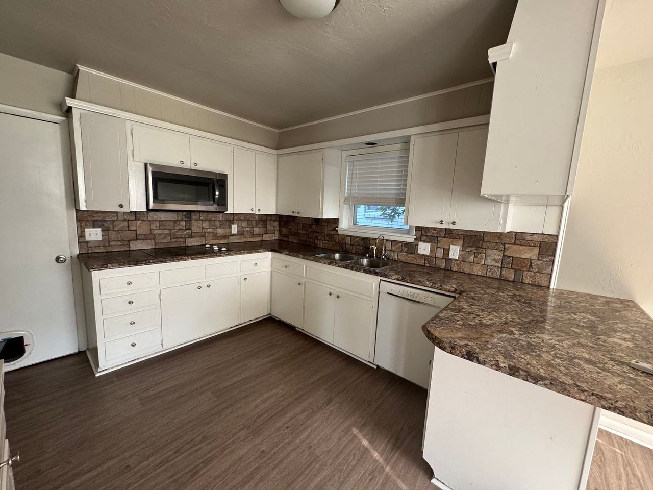 1525 S 122nd East Ave - Photo 3 of 20