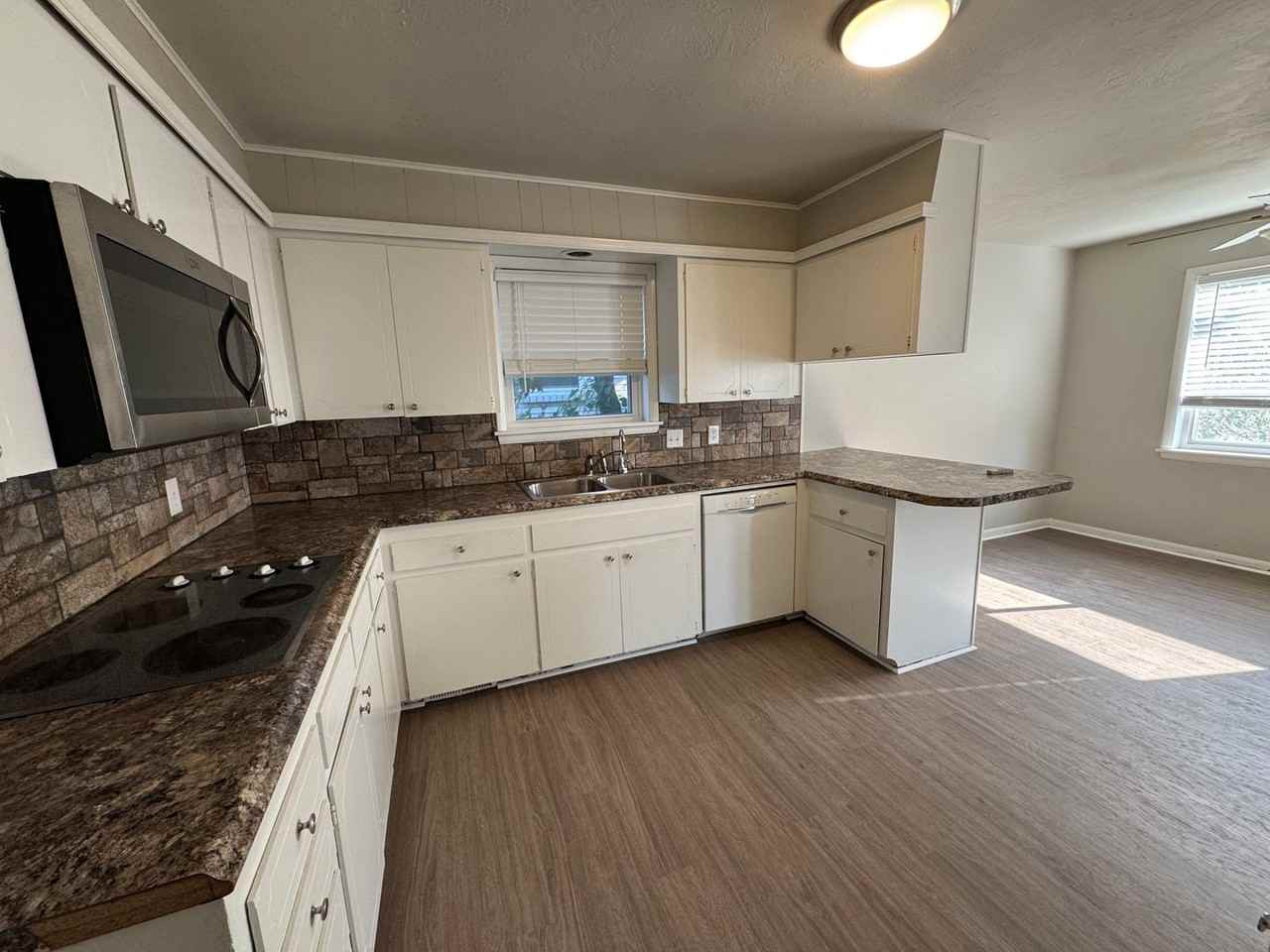 1525 S 122nd East Ave - Photo 4 of 20
