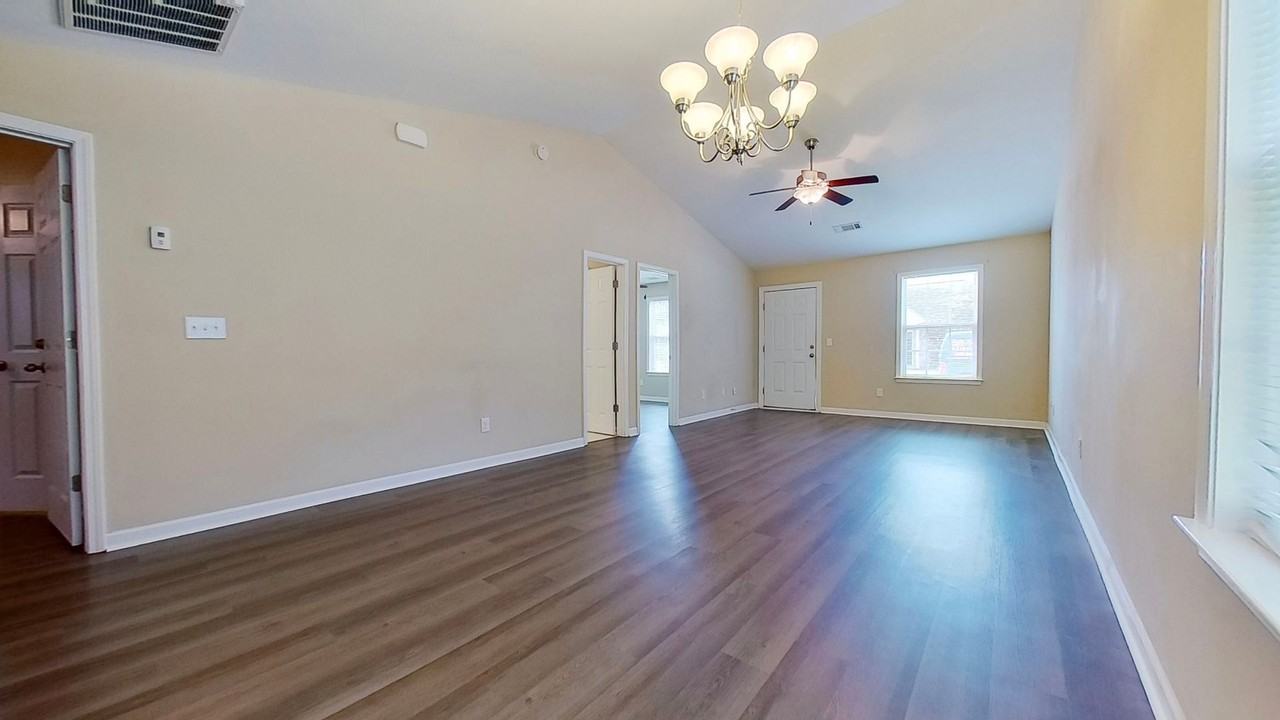 1739 Elizabeth St - Photo 2 of 20