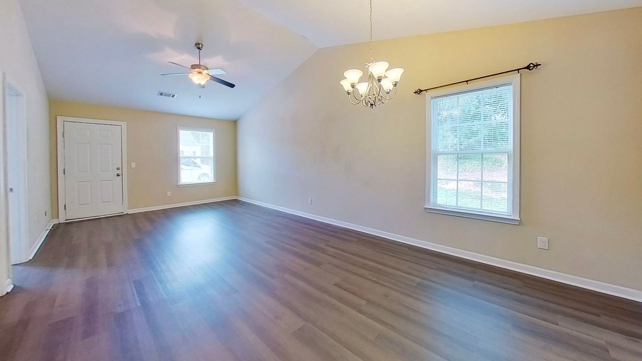 1739 Elizabeth St - Photo 3 of 20