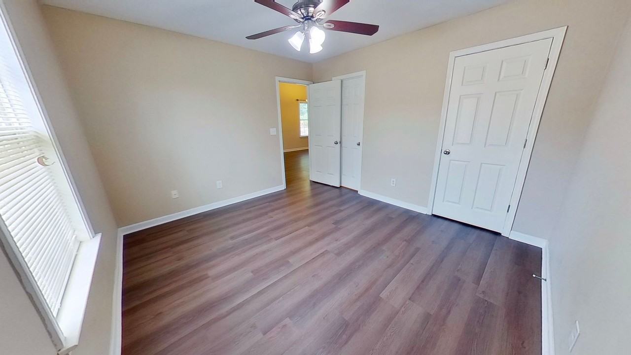 1739 Elizabeth St - Photo 5 of 20
