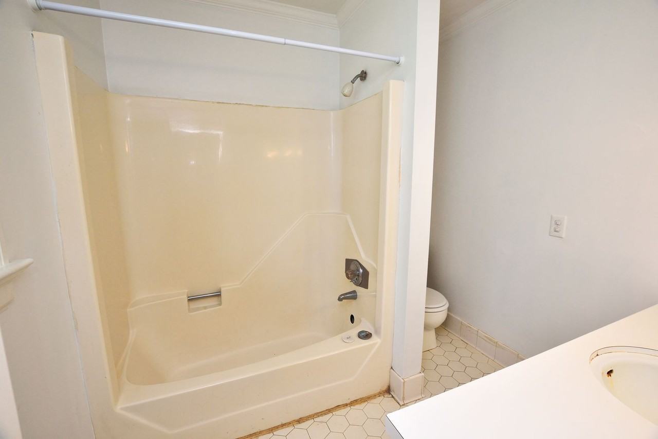 312 Oakdale Rd - Photo 4 of 22