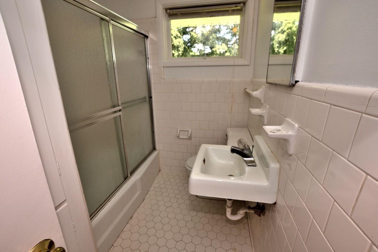 312 Oakdale Rd - Photo 6 of 22