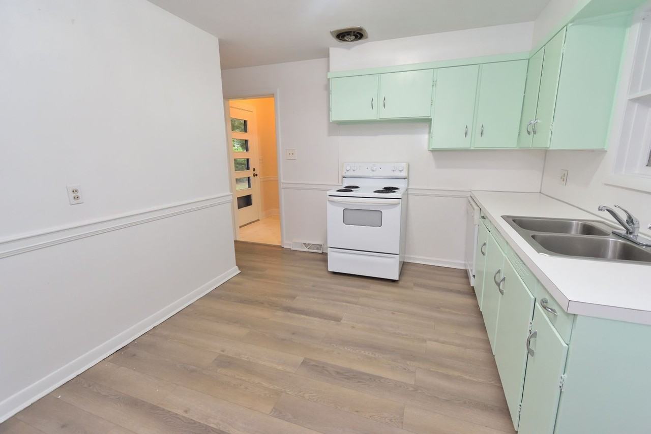 312 Oakdale Rd - Photo 3 of 12