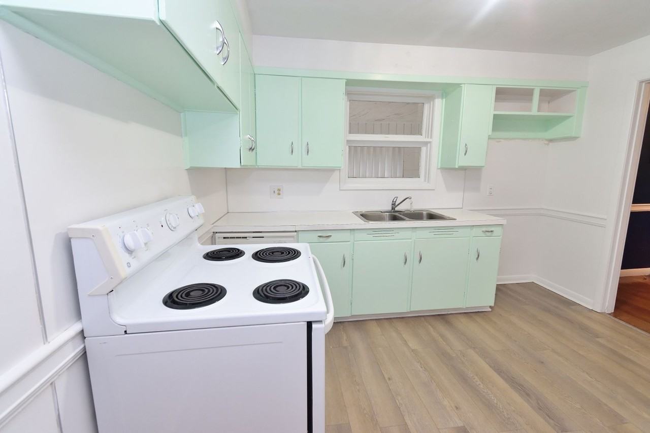312 Oakdale Rd - Photo 4 of 12