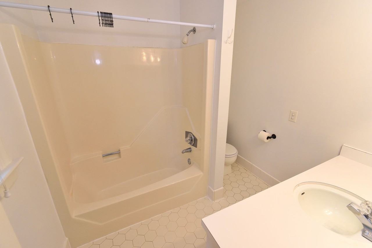 312 Oakdale Rd - Photo 7 of 12