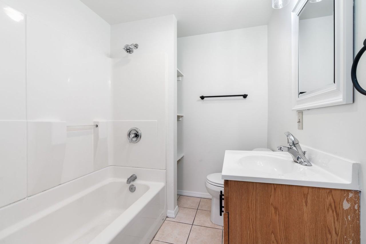 2011 Jane St - Photo 2 of 27