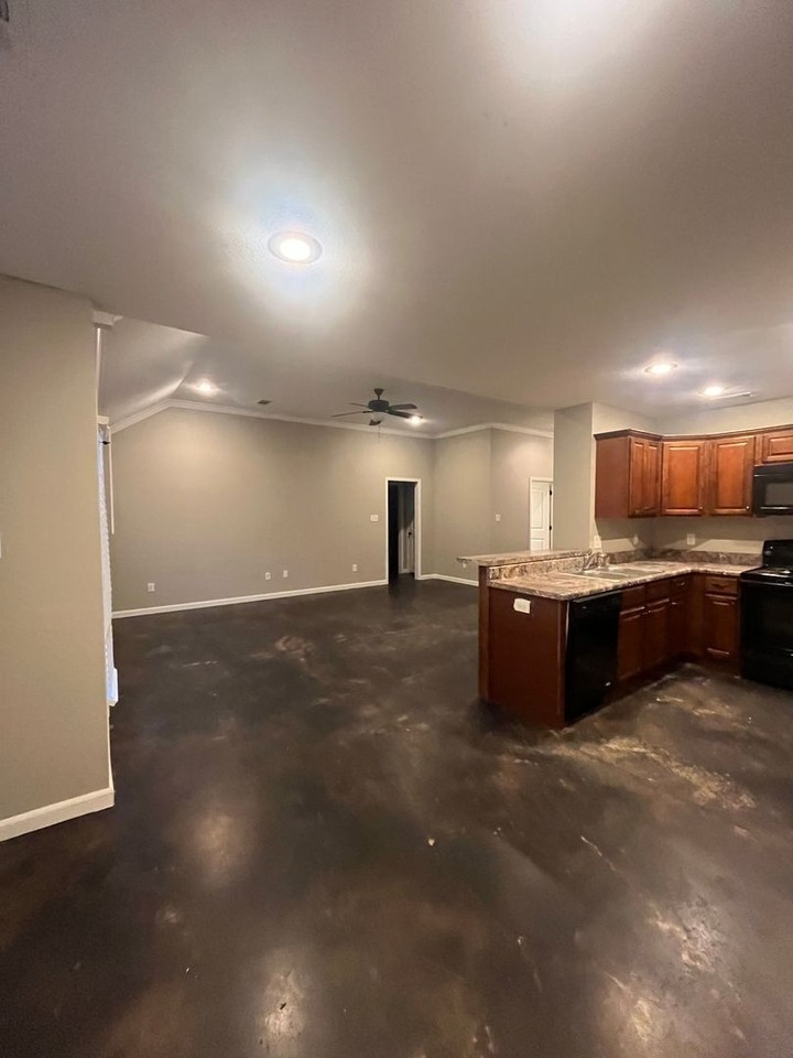4399 Richardson Dr - Photo 4 of 14