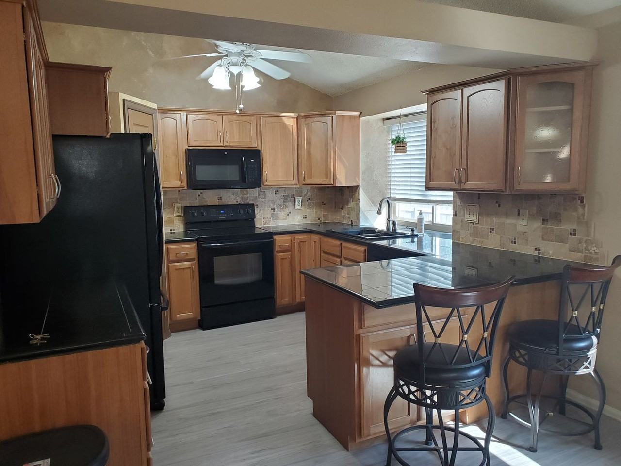 8385 Freemantle Dr - Photo 4 of 14