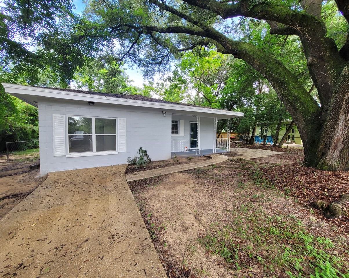 8 Wisconsin Drive - Photo 3 of 14