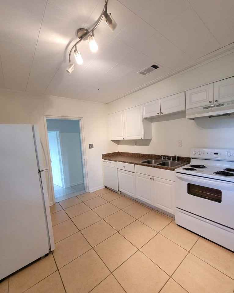 8 Wisconsin Drive - Photo 6 of 14